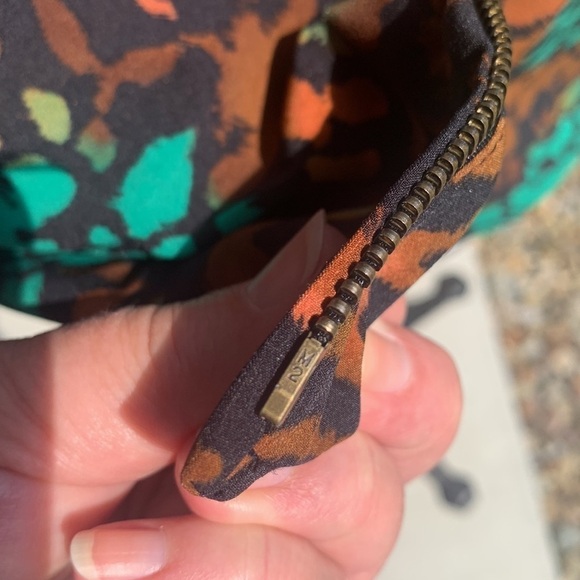 Zenergy by Chicos jacket size 2 for layering euc great colors for a stap… - Picture 6 of 12